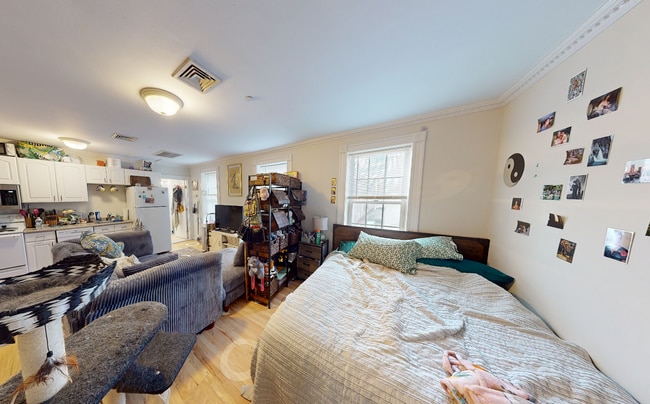 7 Bishop Allen Dr, Unit #3 in Cambridge, MA - Building Photo - Building Photo