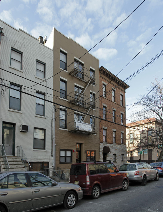 422 Bloomfield St in Hoboken, NJ - Building Photo