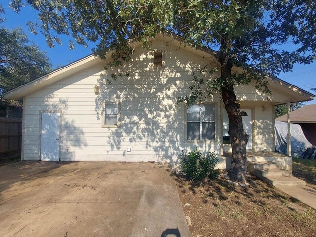 property at 752 Pecan Ln