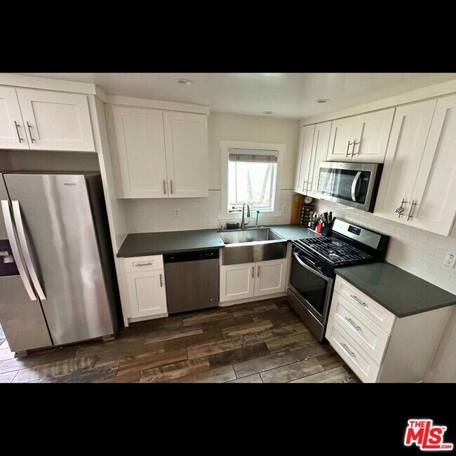 1460 W 28th St in Los Angeles, CA - Building Photo - Building Photo
