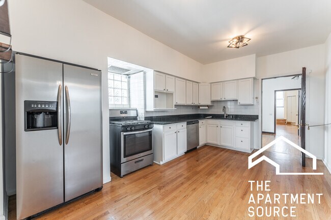1759 W Superior St, Unit 2