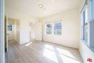 433 E 41st Pl in Los Angeles, CA - Building Photo - Building Photo