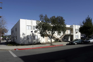 Atrium Court South of the Boulevard in Woodland Hills, CA - Building Photo - Building Photo