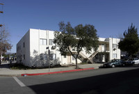 Atrium Court South of the Boulevard in Woodland Hills, CA - Foto de edificio - Building Photo