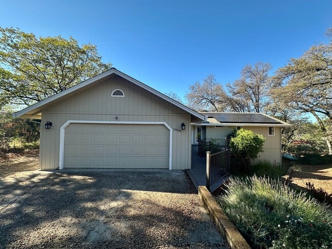 12006 Waxwing Ct in Penn Valley, CA - Building Photo - Building Photo