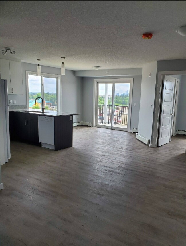 Suite 48 Apartments in Edmonton, AB - Building Photo - Interior Photo