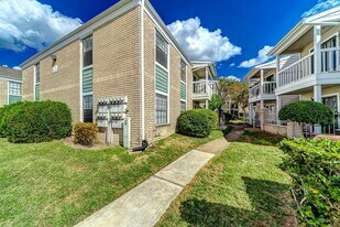 12660 Ashford Point Dr in Houston, TX - Building Photo