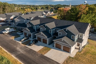 113 Eiche Dr in Slinger, WI - Building Photo - Building Photo