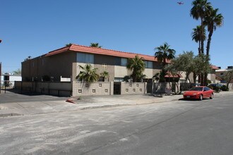 3790 Hazelwood St in Las Vegas, NV - Foto de edificio - Building Photo