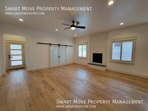 2463 N Ashgrove Ln in Boise, ID - Building Photo - Building Photo