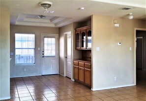 2502 Cervantes Ave, Unit 3