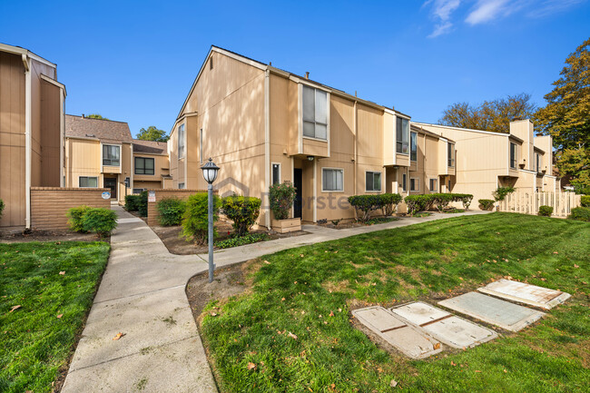 9005 Alcosta Blvd in San Ramon, CA - Foto de edificio - Building Photo