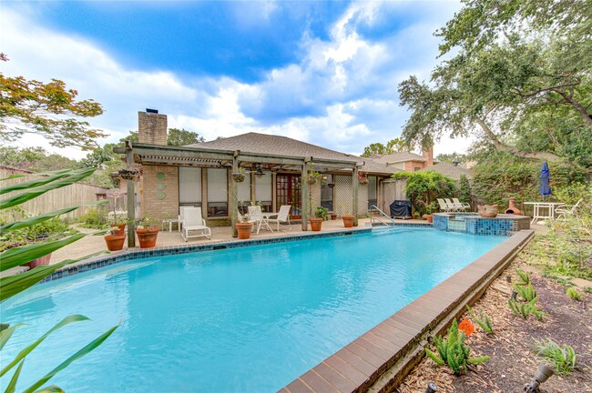 12307 Rocky Knoll Dr