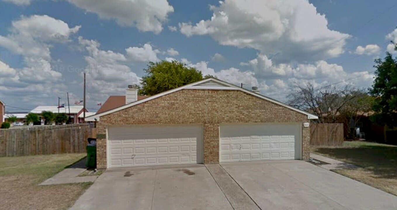 543-545-545 Canary Ln in Red Oak, TX - Building Photo