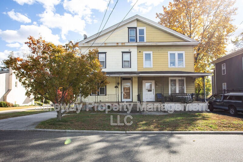 150 Snyder Pl in Moorestown, NJ - Building Photo