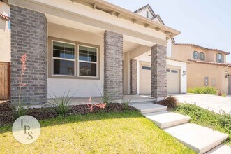 4299 Vineyard Dr in Madera, CA - Building Photo - Building Photo