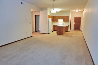 1009 Southland Ln in Brookings, SD - Building Photo - Building Photo