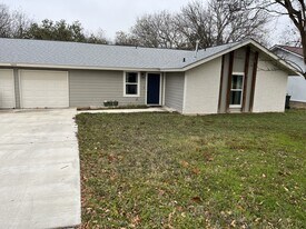 1604 Parkview Ln in San Marcos, TX - Building Photo