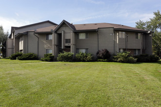 Versailles Apartments in Hazel Crest, IL - Building Photo - Building Photo