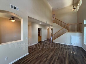 2080 Picadilly Ct in Manteca, CA - Foto de edificio - Building Photo