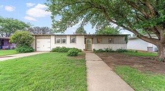 4204 37th St in Lubbock, TX - Building Photo