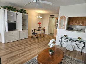 300 Village Green Cir S in Palm Springs, FL - Building Photo - Building Photo