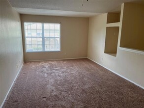 36320 Stonewood Ln, Unit 202 in Zephyrhills, FL - Building Photo - Building Photo