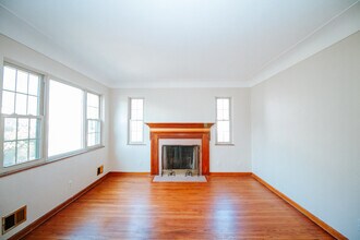 2303 Mellwood Ave in Toledo, OH - Building Photo - Building Photo