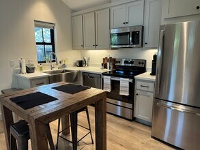 125 Kennedy Ln in Healdsburg, CA - Building Photo - Building Photo