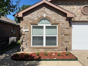 4305 Hayes St in Denton, TX - Building Photo - Building Photo