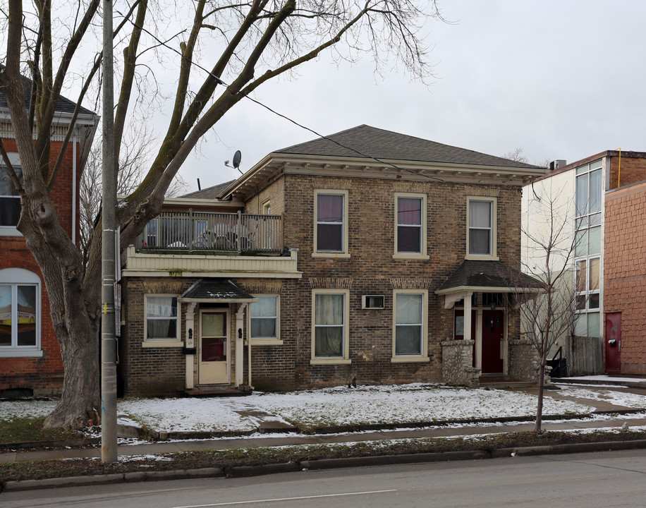 66-68 Brant Ave in Brantford, ON - Building Photo