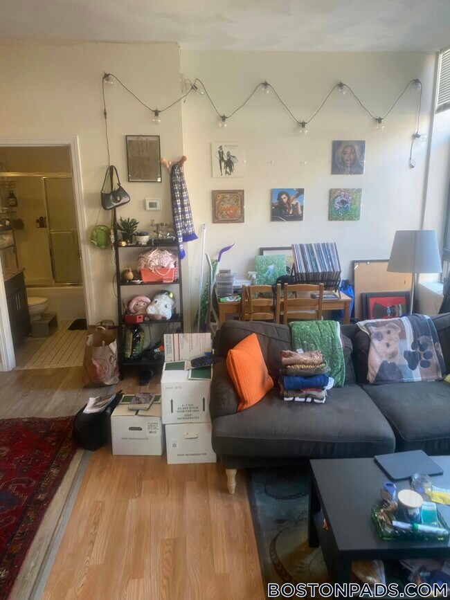 81 Essex St, Unit 36 in Boston, MA - Foto de edificio - Building Photo