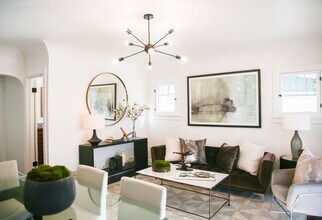 7865 Willoughby Ave in West Hollywood, CA - Foto de edificio - Building Photo