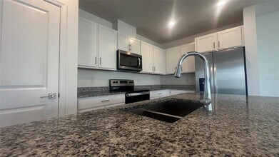 692 Stoney Pointe Cir in Davenport, FL - Building Photo - Building Photo