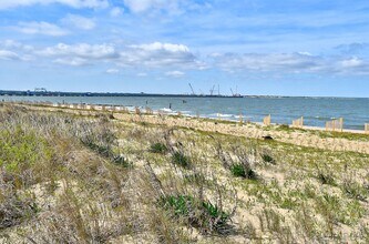 1428 W Ocean View Ave in Norfolk, VA - Building Photo - Building Photo