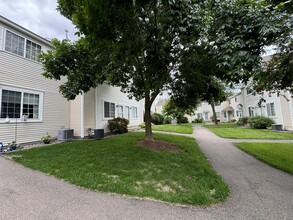 13105 Murdock Terrace in Eden Prairie, MN - Building Photo - Building Photo