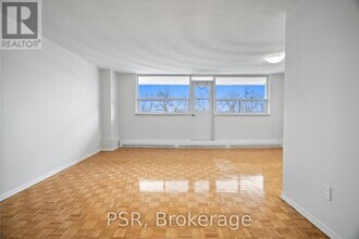 100 Rowena Dr in Toronto, ON - Building Photo - Building Photo