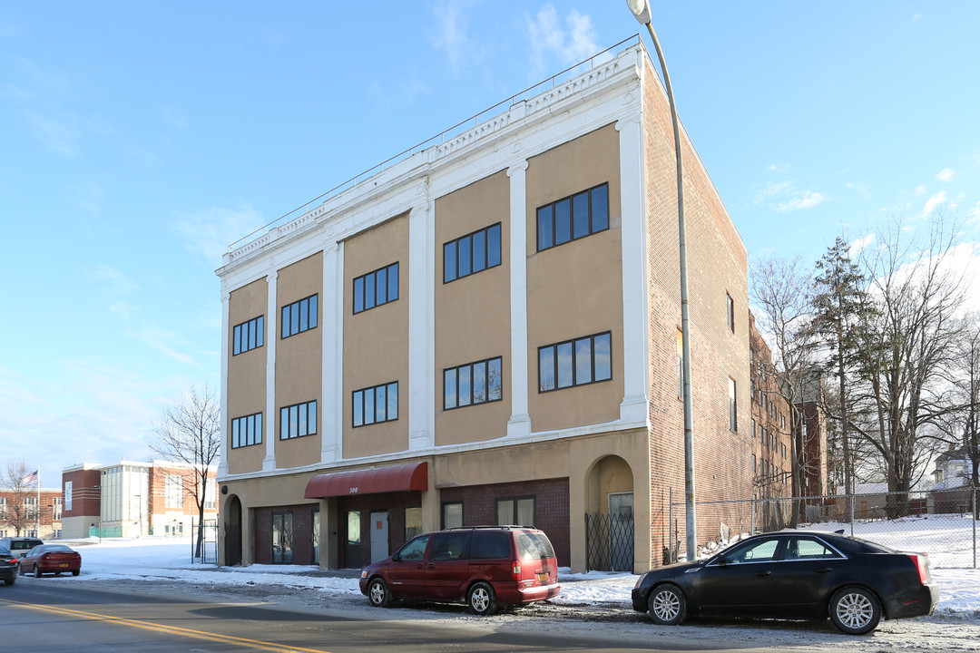 300 Genesee St in Rochester, NY - Building Photo