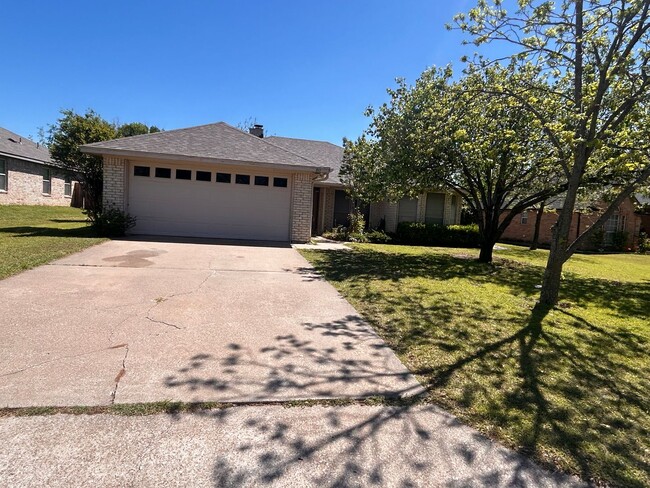 property at 911 Sylvia St