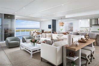 13945 Old Coast Rd in Naples, FL - Foto de edificio - Building Photo