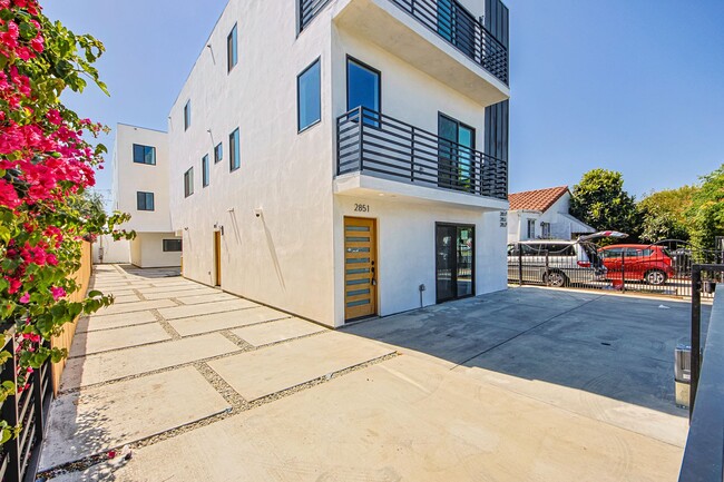 2851 S Victoria Ave-Unit -2851 in Los Angeles, CA - Building Photo - Building Photo