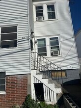 22 Francis St in Everett, MA - Foto de edificio - Building Photo