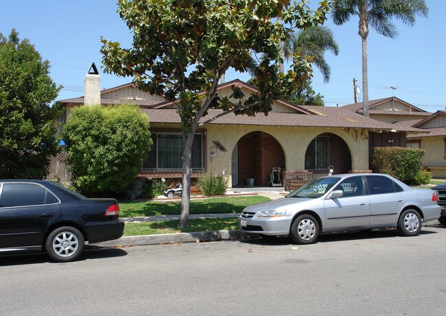 16181 Ganges Ln in Huntington Beach, CA - Building Photo - Building Photo