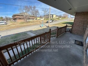 1114 E Myrtle St in Pleasant Hill, MO - Building Photo - Building Photo