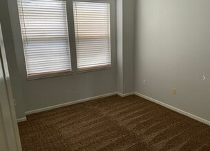 115-115 Bradley Ct in Tonganoxie, KS - Building Photo - Building Photo