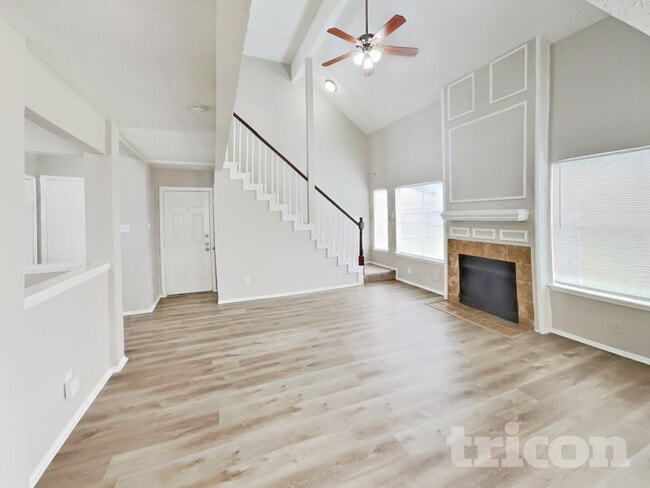 8522 Lake Crystal Dr in Houston, TX - Building Photo - Building Photo