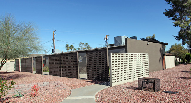 8030 E Garfield St in Scottsdale, AZ - Building Photo - Building Photo