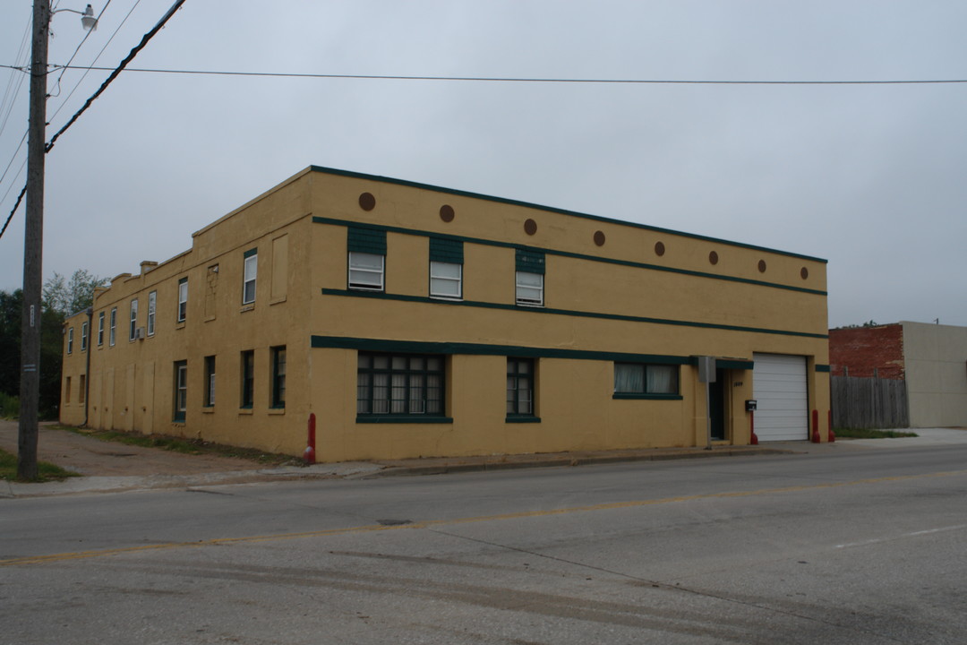 1009 E Harry St in Wichita, KS - Building Photo