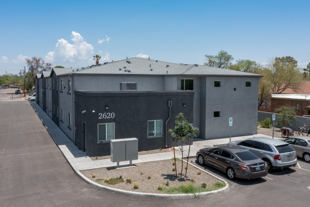 Alborada Apartments in Tucson, AZ - Building Photo