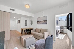 225 N Miami Ave, Unit SI ID1520402P in Miami, FL - Building Photo